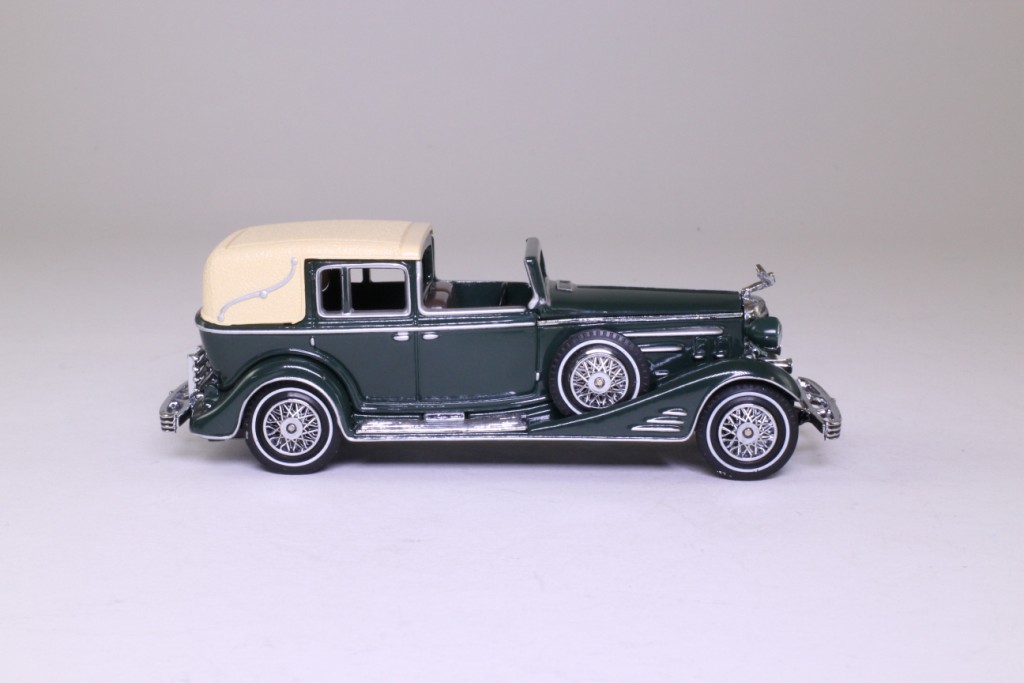 Matchbox Collectibles DYM35181; 1933 Cadillac 452 V16; Cars Of The Rich & Infamous Collection